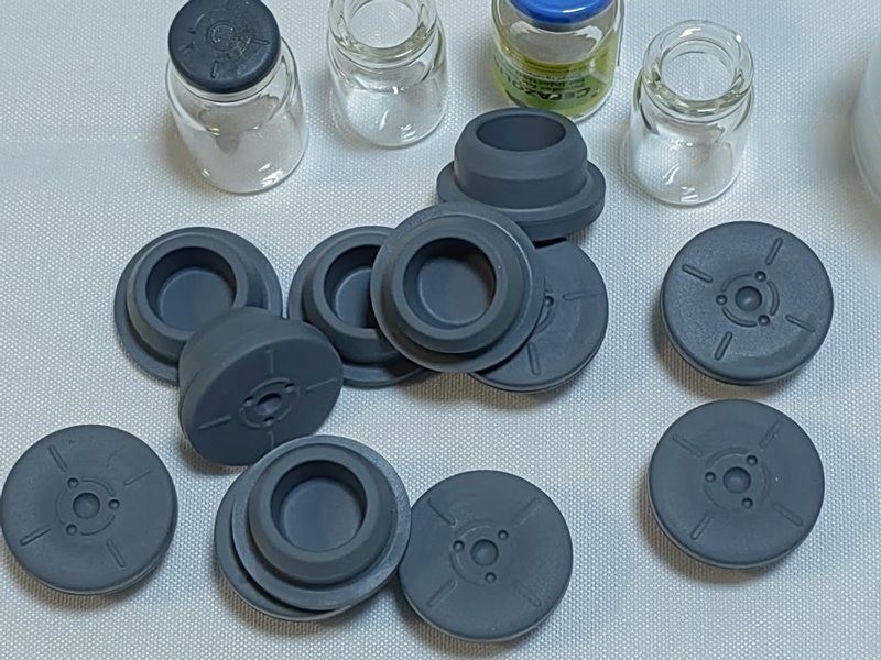 13mm 32mm 고무 플러그 회색 부틸 의료 고무 막대 주입용 유리 병 유리 투여 병 사용