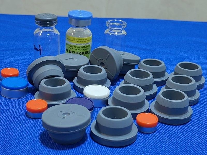 13mm, 20mm, 32mm 의료 회색 냉소화 Butyl Gum Stopper for glass 주사 용액 병 인fuzion 병